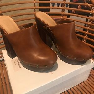 Brown clogs size 7.5